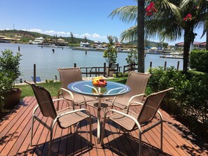 Outdoor dining - Beautiful house in Buzios Marina (Lot. Praia Baia Formosa)