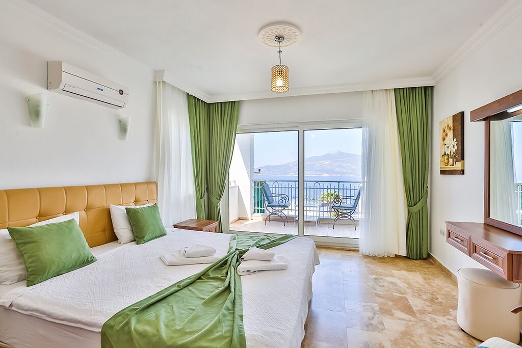 4 bedrooms, iron/ironing board, travel crib, free WiFi