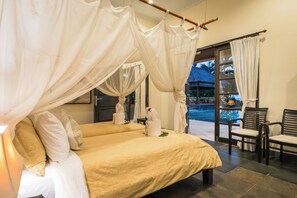 3 bedrooms, internet - Luxury Beach Villa with Infinity Pool. (Singaraja)