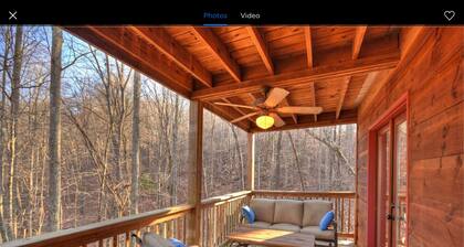 Stunning fall views! Private, easy access, just minutes to downtown Blue Ridge!