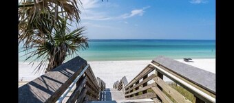 Olive's Cottage in The Hammocks / 2 Pools / Short Walk to Beach / 4 Bikes