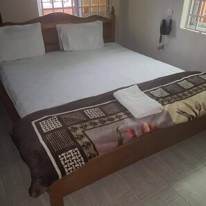 Room, 1 King Bed, Non Smoking | Individually decorated, individually furnished, bed sheets - Jostev Hotel (Kumasi)
