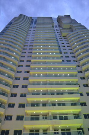 Exterior - Mandarin - Carnival Rental - Two Bedrooms - Full Furnished (Caminho das Árvores)