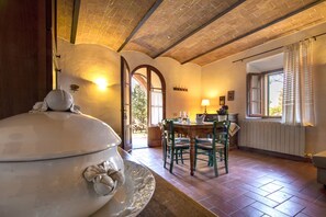 Classic-Apartment, 1 Schlafzimmer, Nichtraucher, Hügelblick (Gaggiolo) | Wohnzimmer