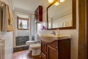 Comfort Apartment, 1 Bedroom, Non Smoking, Hill View (Papavero) | Bathroom | Shower, hair dryer, bathrobes, bidet - Agriturismo Filettro (Volterra)