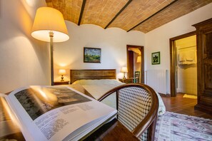 Basic Apartment, 1 Bedroom, Non Smoking, Hill View (Ortensia) | Premium bedding, individually decorated, individually furnished, desk - Agriturismo Filettro (Volterra)