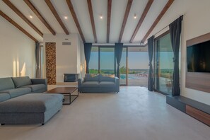 TV, fireplace - Sunny, tranquil  and privacy guaranteed villa (Raštevic)