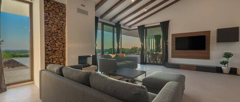 Télévision, cheminée