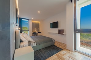 3 bedrooms, iron/ironing board, WiFi