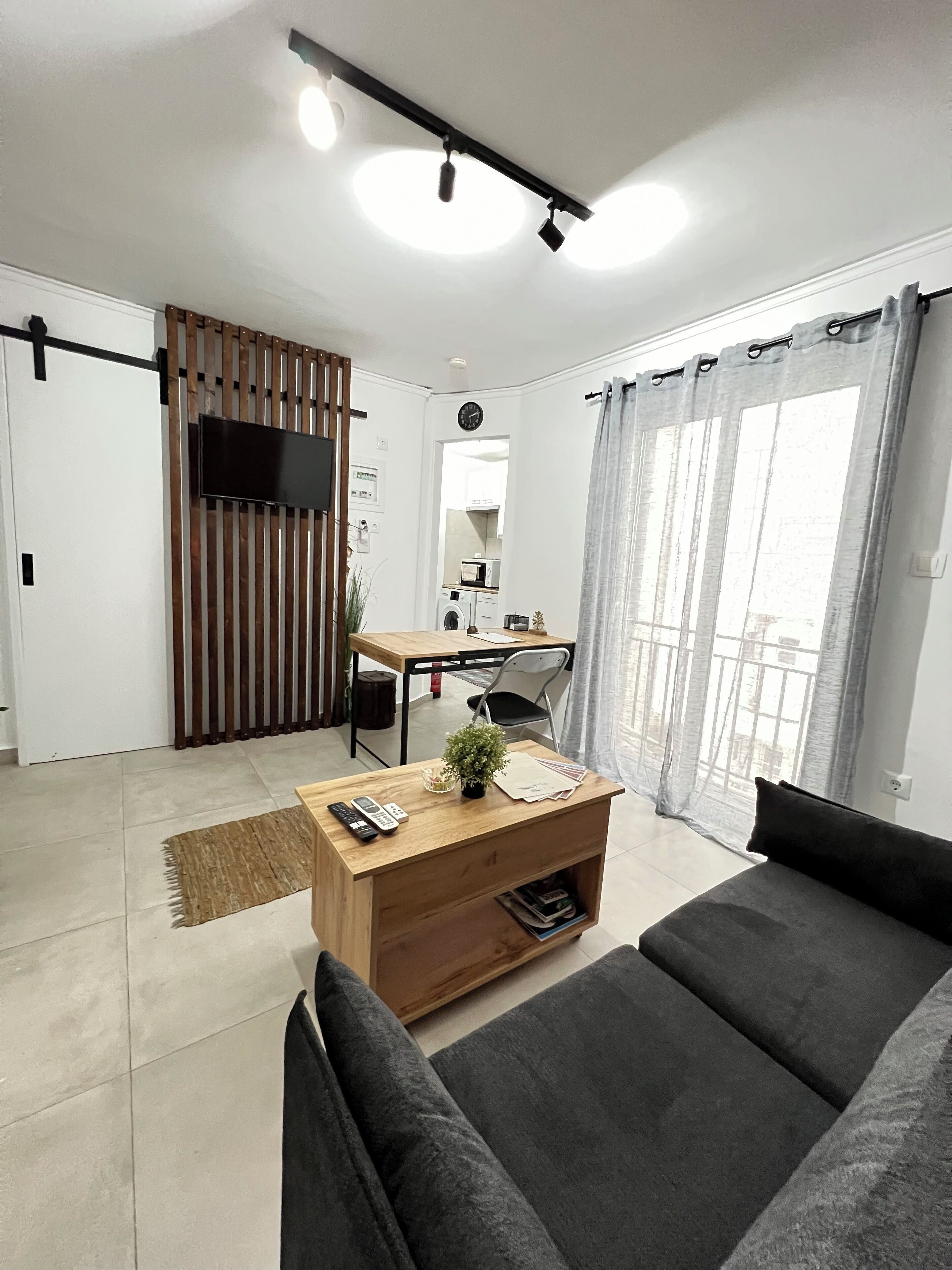 TV, DVD player, books, stereo