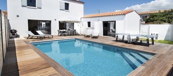 Luxurious villa with heated pool