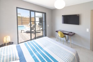 4 bedrooms, iron/ironing board, WiFi, bed sheets