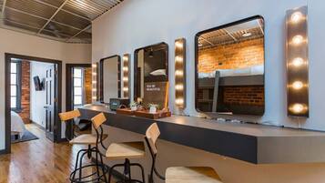 4 bedrooms, desk, iron/ironing board, free WiFi