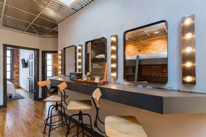 4 bedrooms, desk, iron/ironing board, free WiFi