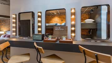 4 bedrooms, desk, iron/ironing board, free WiFi