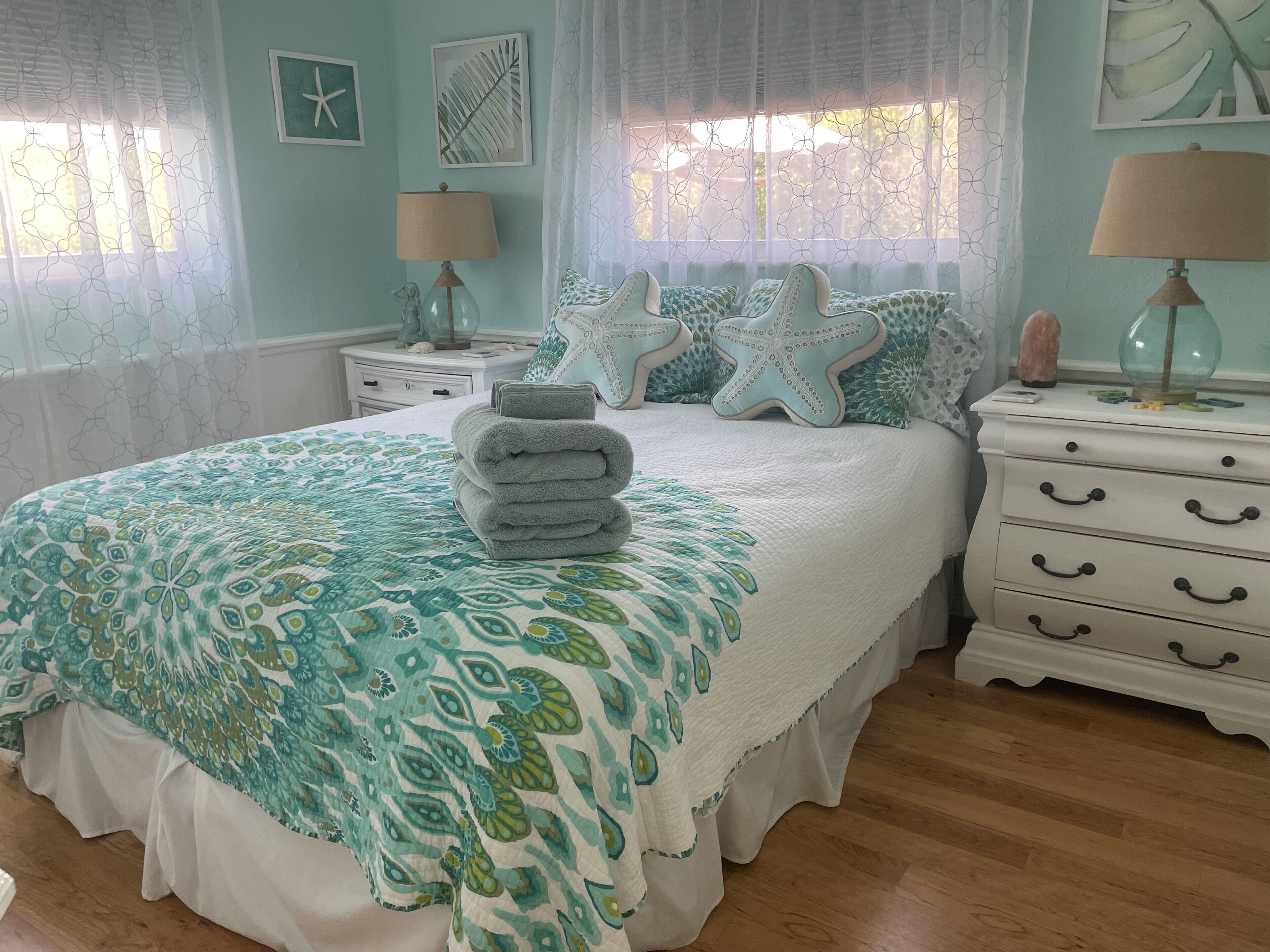 One-bedroom Pool Home Kitchen  Share with PRIVACY and Coastal Vibes