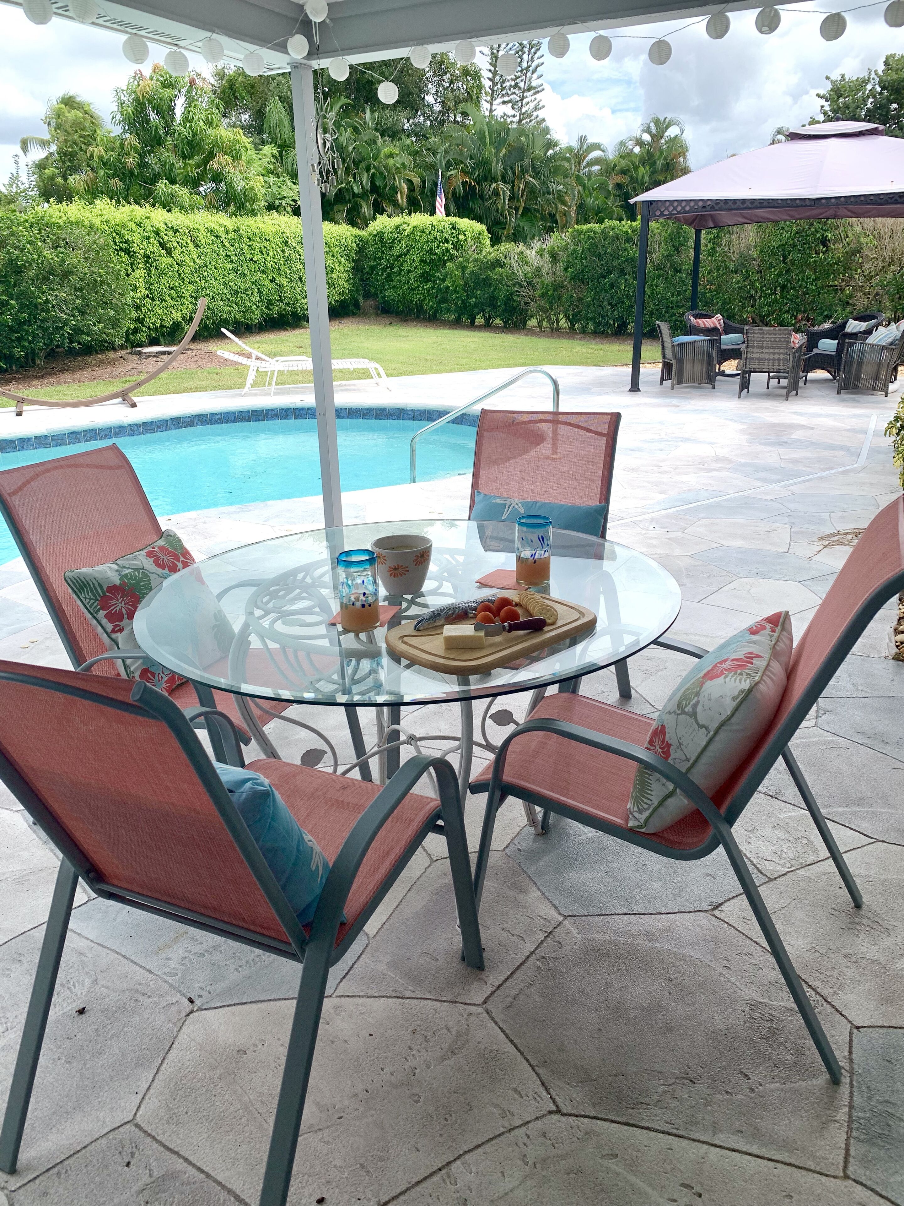 One-bedroom Pool Home Kitchen  Share with PRIVACY and Coastal Vibes