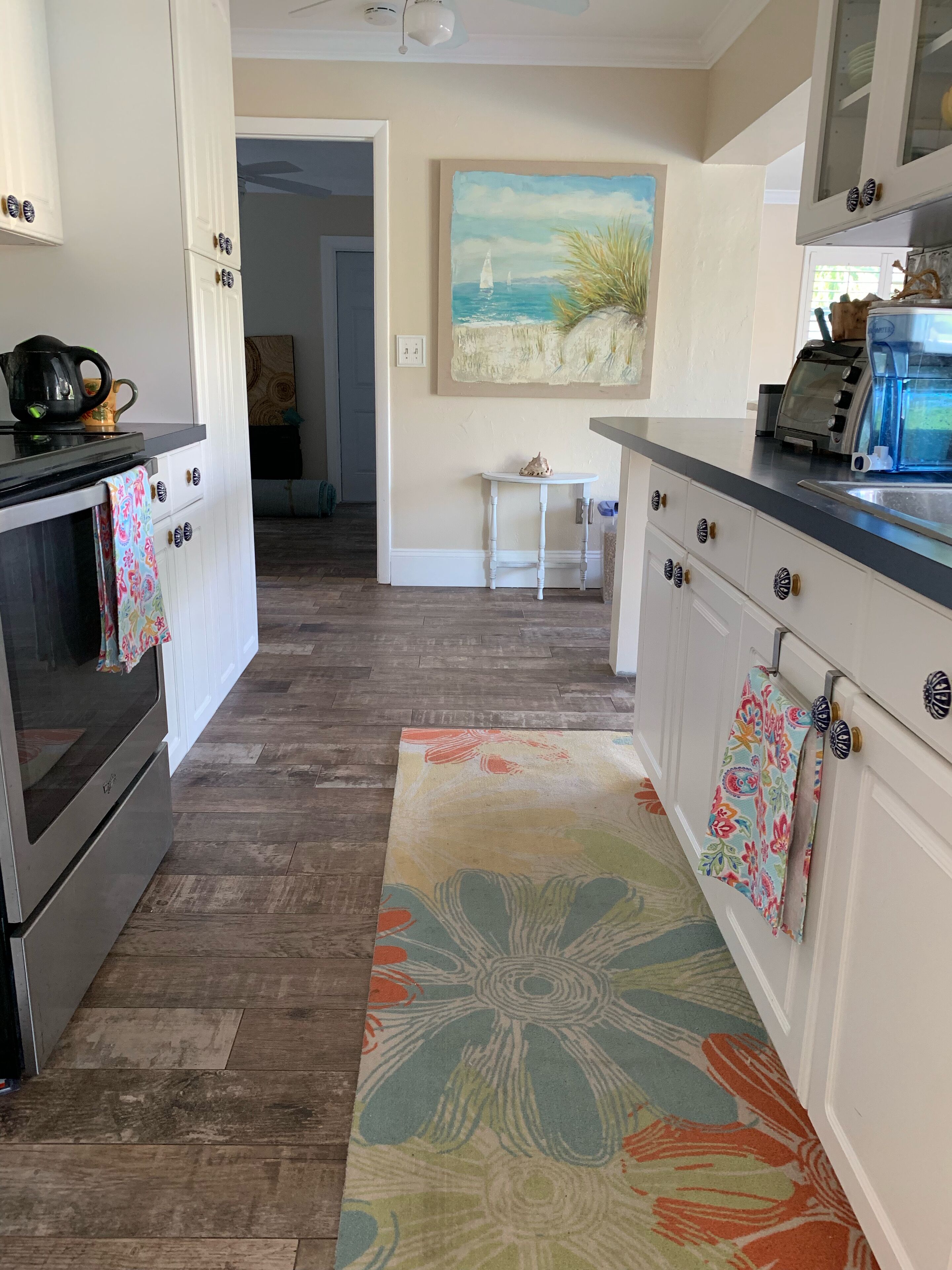 One-bedroom Pool Home Kitchen  Share with PRIVACY and Coastal Vibes