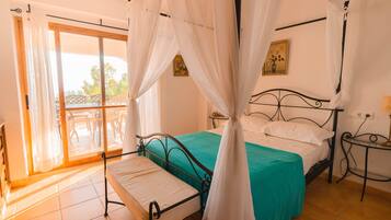 5 slaapkamers, een strijkplank/strijkijzer, wifi, beddengoed