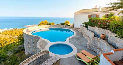 Breizas Villas: Entspannender Rückzugsort mit Pool, Aussicht, Breizas Villas with Private Pool