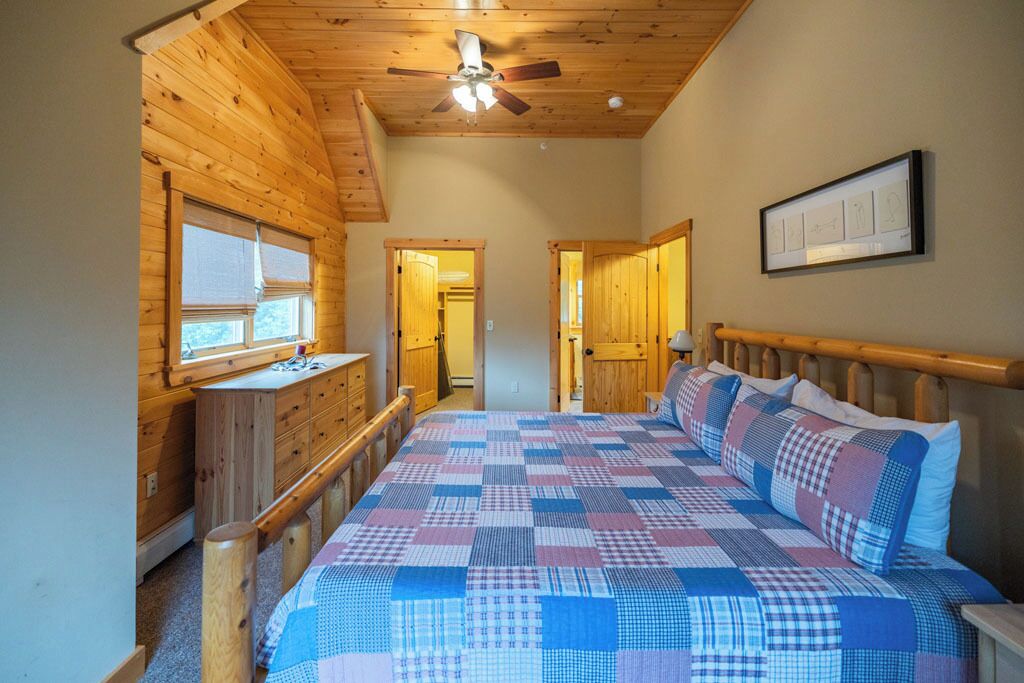 Sleeps 19, Fire Pit, Hot Tub, Deck, Grill, Swimming Nearby!