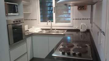 Cookware/dishes/utensils