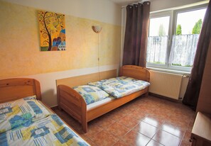 2 bedrooms, iron/ironing board, free WiFi, bed sheets - 3 room apartment 450m to the beach, on the edge of the nature park (sand dunes) (Rowy)