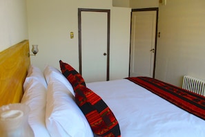Superior Room, 1 King Bed, Non Smoking | Premium bedding, iron/ironing board, free WiFi, bed sheets