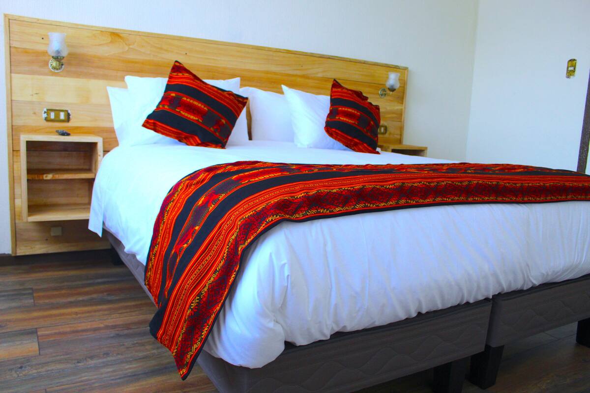Rom – superior, 1 kingsize-seng, ikke-røyk | Sengetøy av topp kvalitet, strykejern/-brett og wi-fi (inkludert)