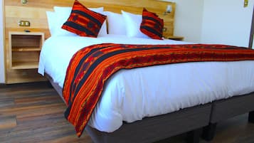 Superior Room, 1 King Bed, Non Smoking | Premium bedding, iron/ironing board, free WiFi, bed sheets