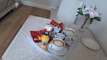 Desayuno de cocina local (EUR 10 por persona)
