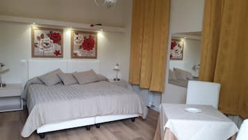 Double Room, Balcony | 1 bedroom, desk, blackout drapes, soundproofing