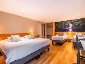 Quadruple Room | Individually decorated, individually furnished, blackout curtains - Le Relais des Lacs (Planchez)