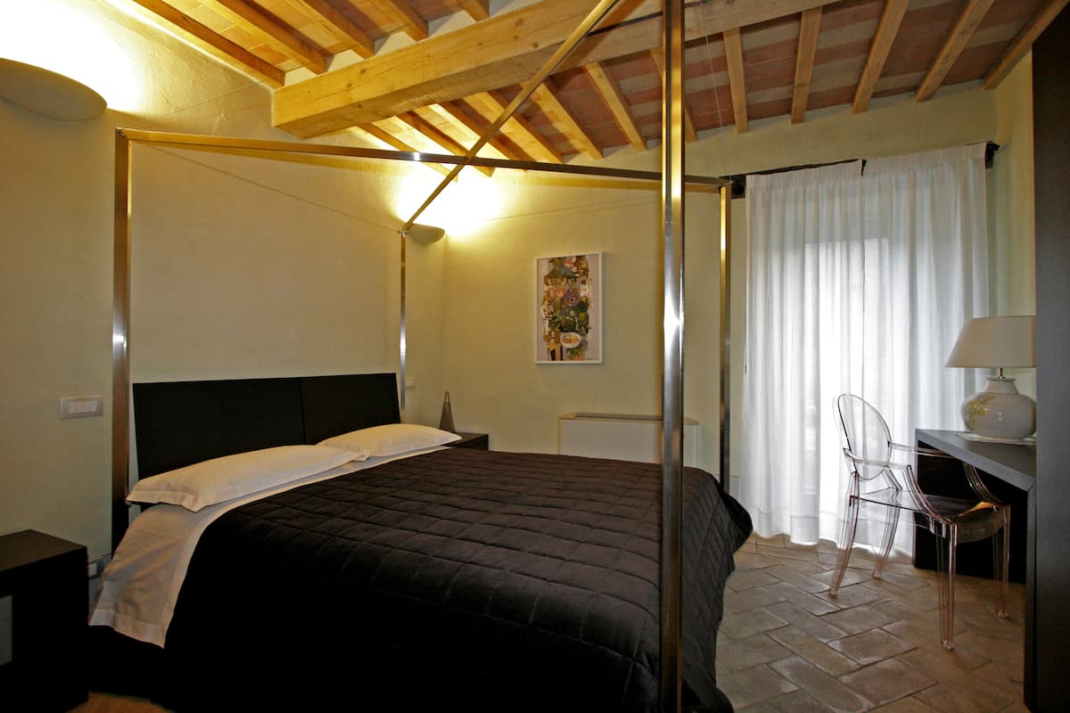 Habitación romántica, no fumadores | Cortinas opacas, sistema de insonorización, camas supletorias