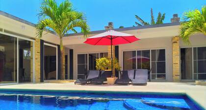 Stunning Beachside Villa with 6 BR & Pool. Perfect for groups. Just enjoy it!