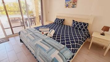 6 bedrooms, in-room safe, iron/ironing board, travel crib