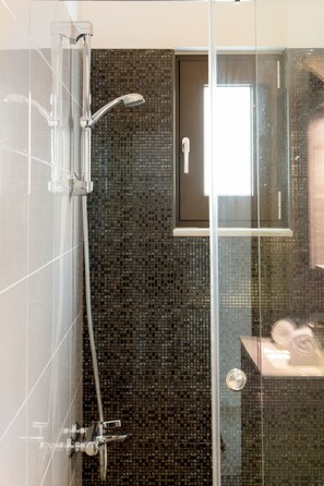 Combined shower/bathtub, hair dryer, bidet, towels - Sea view New House,3 BR,angela Aptms (chania crete)
