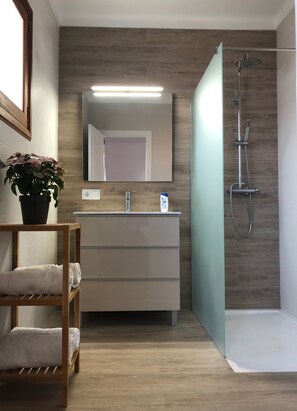 Shower, hair dryer, towels, soap - Vacation home close to the beach with private pool. Quiet location. 5min to Sa Coma beach. (Sa Coma)