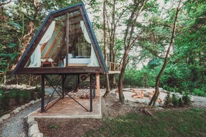 Deluxe Cottage, Hot Tub, River View | Private pool