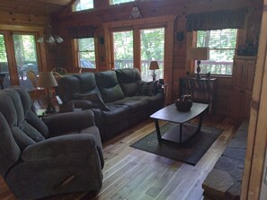 TV, fireplace, DVD player, video library - Cozy Cabin Near Pigeon Forge (Sevierville)