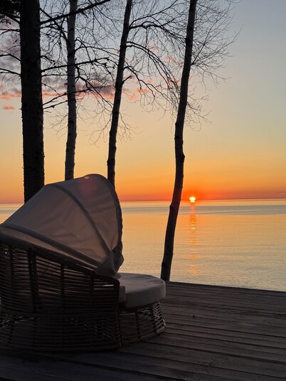 NORTHERN LIGHTS on Lake Superior!! Large coastal farmhouse with gorgeous beach.