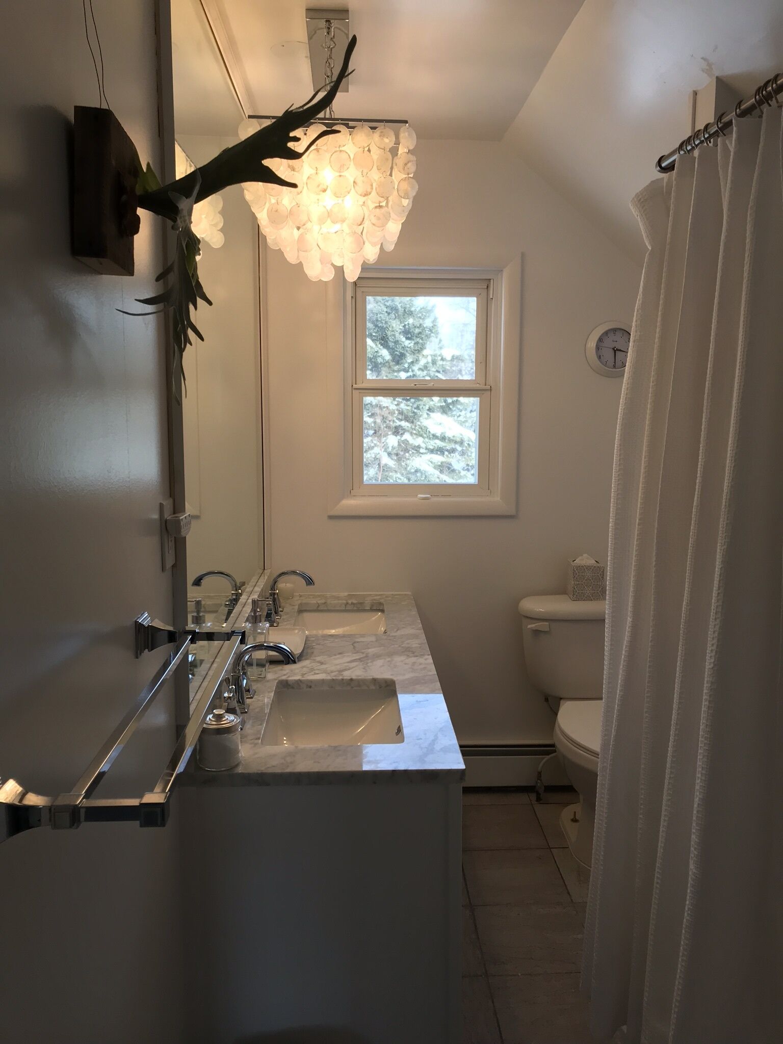 Combined shower/bathtub, hair dryer, towels, soap