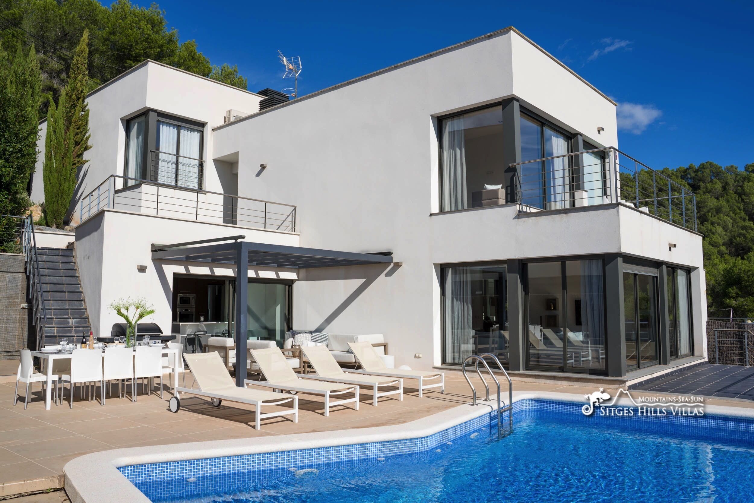 VILLA CHANEL - Designer Villa, Pool, Jacuzzi & Beautiful Views
