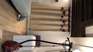 A room with a wooden floor, a white radiator, a beige curtain, and a red electric kettle. - romantic paris in the heart of paris (Paris)