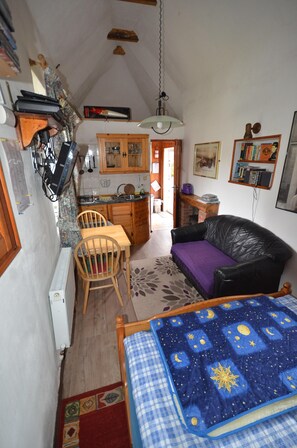 Fernseher, Kamin, DVD-Player, Tischfußball