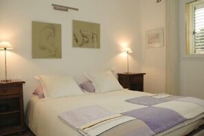 2 quartos, ferros/tábuas de passar roupa, Wi-Fi, roupa de cama