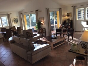 TV, fireplace, DVD player, stereo