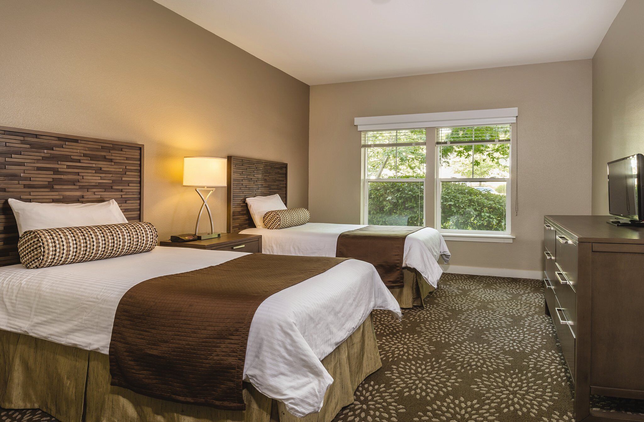 Windsor/Healdsburg Wine country resort Condos 3BEDROOM!! 2BA Sleeps8 NICE!!