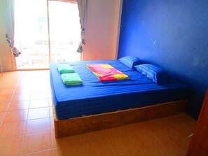 Standard Double Room with Shared Bathroom | Accès au Wi-Fi (inclus), literie fournie