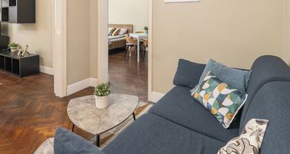 3 BDR Top Center Artistic Apartment - 115 m2